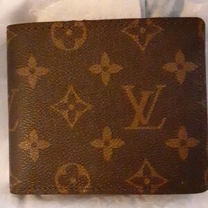 Mens brown wallet. New.  Bonus Keychain to match. NWOT